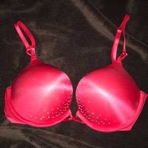 Victoria’s Secret bombshell bra